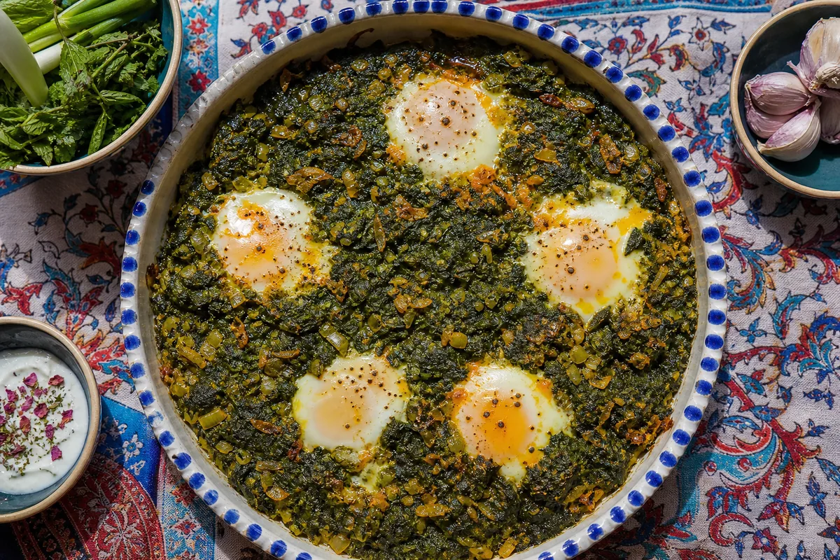 نرگسی اسفناج: کالری، ارزش غذایی و طرز تهیه